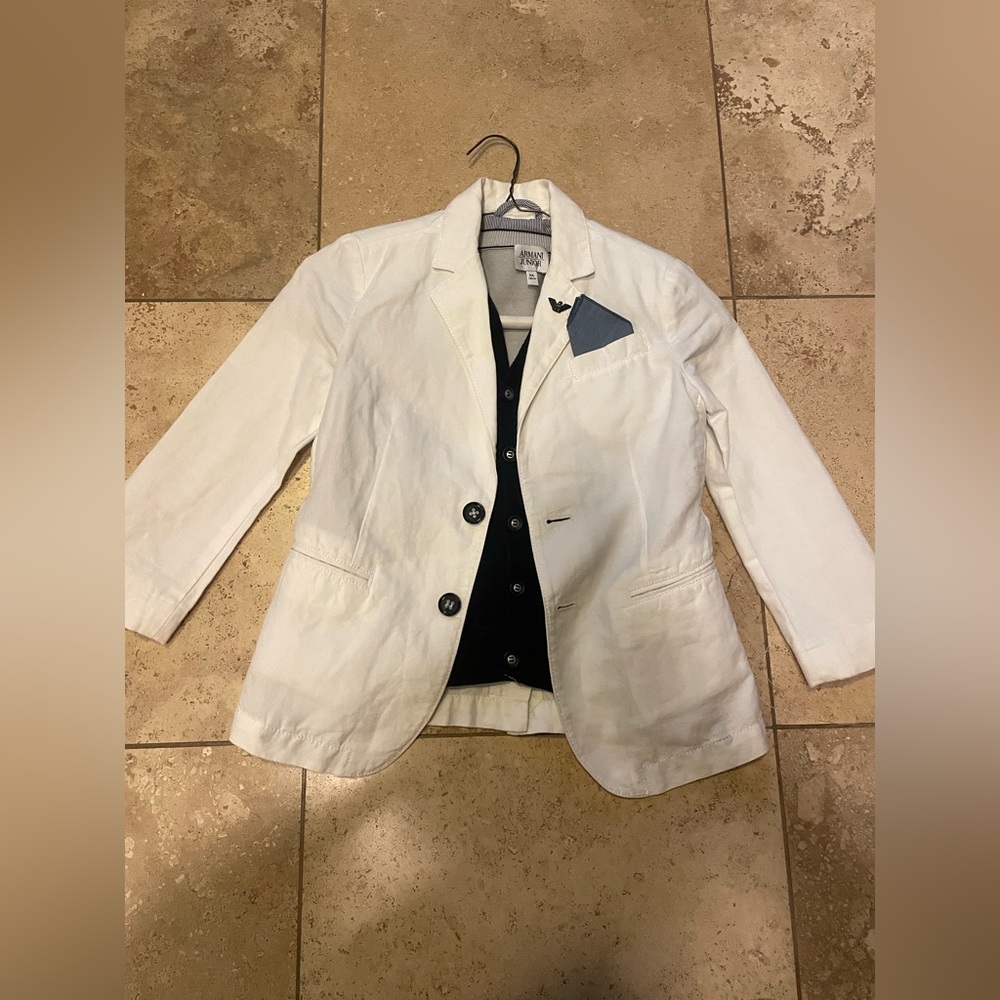 AMARNI Junior boy outfit ( 2 pices )  white blazer navy knitted vest 8A $580